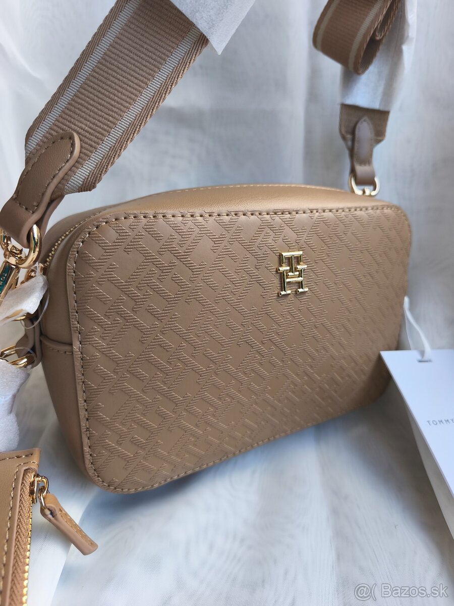 Hnedá crossbody kabelka zn. Tommy Hilfiger