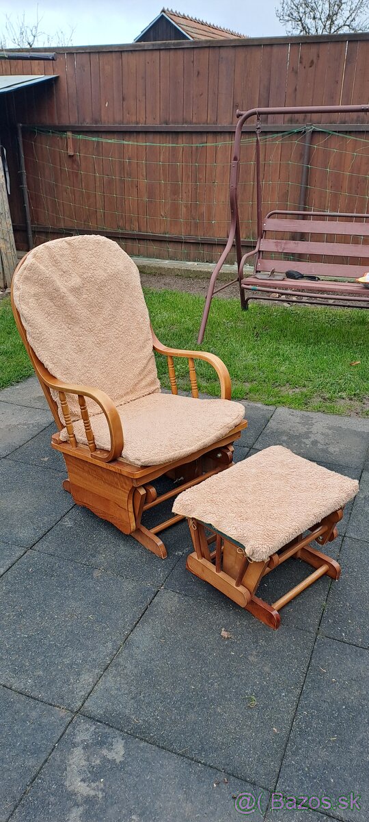 Predam pekne hojdacie kreslo.