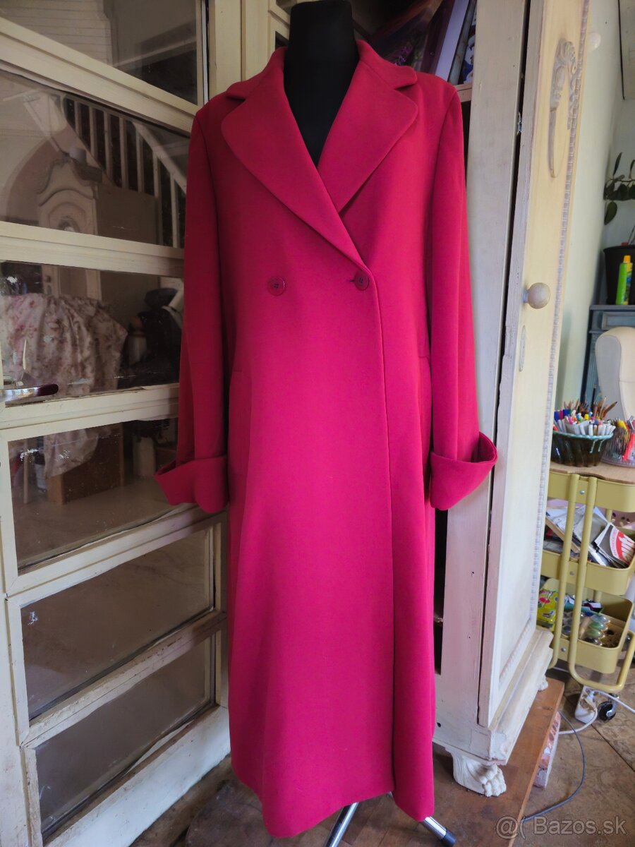 Krasny kabát Giorgio Armani