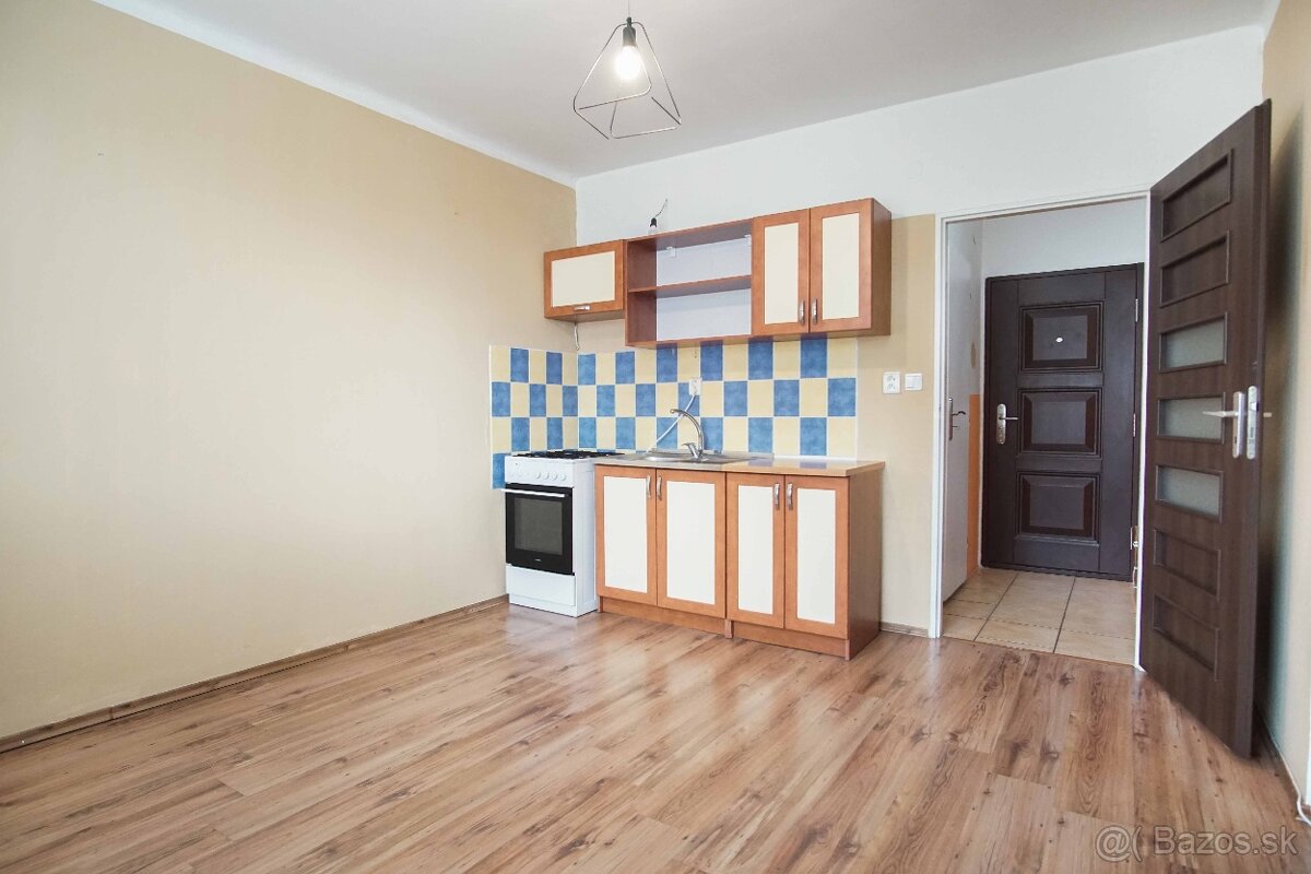 1-izbový byt blízko stanice, Nové Zámky – 35,87m2