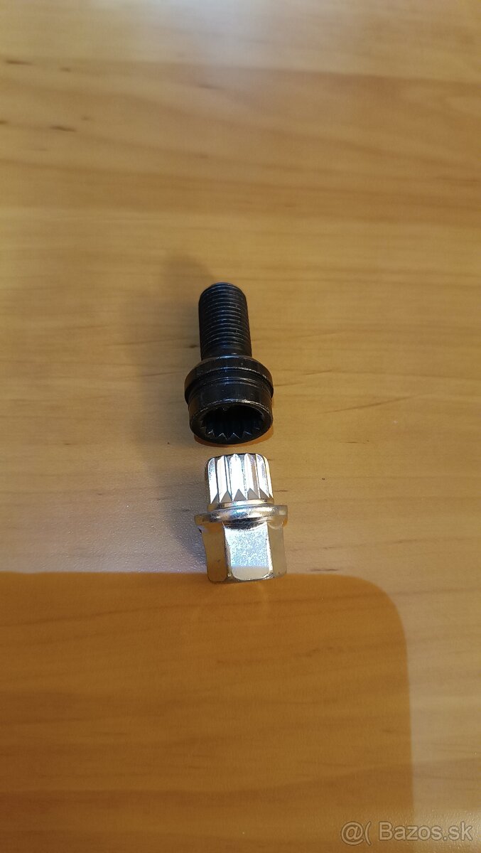 1ks bezpečnostnej skrutky s kľúčom