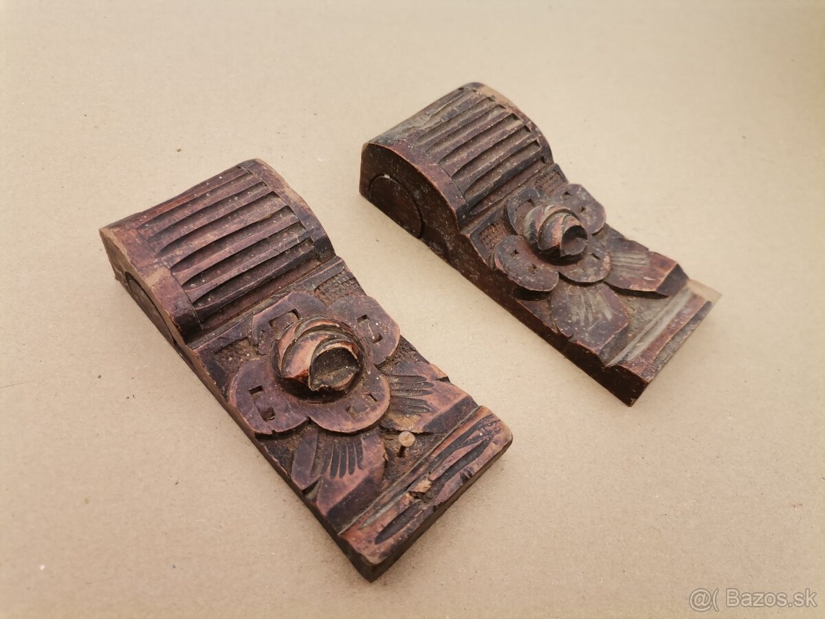 Drevené vyrezávané ozdoby