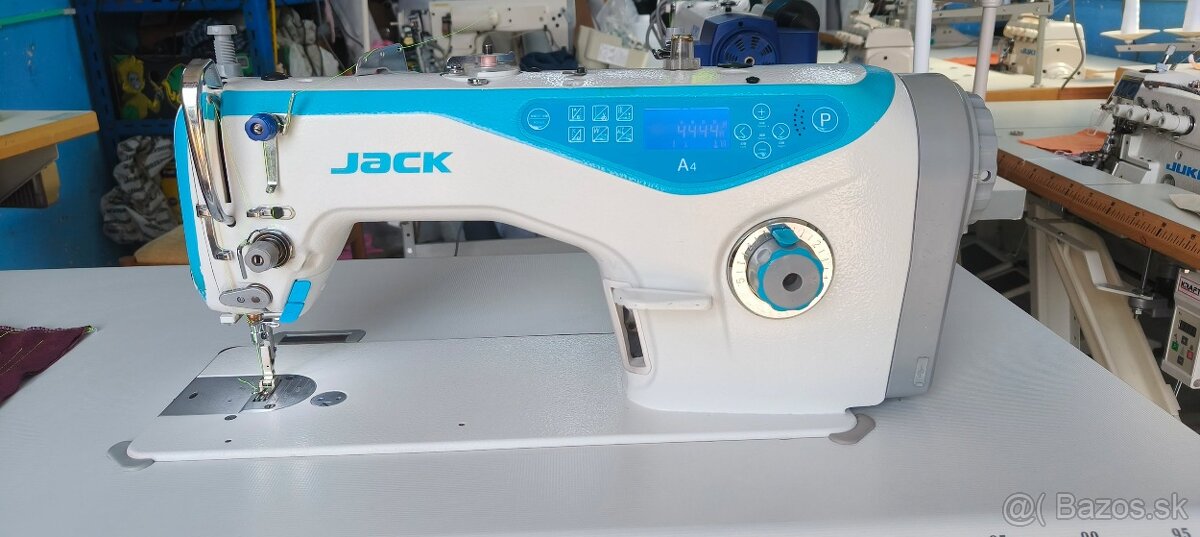 Průmyslový automatický šicí stroj Jack A4
