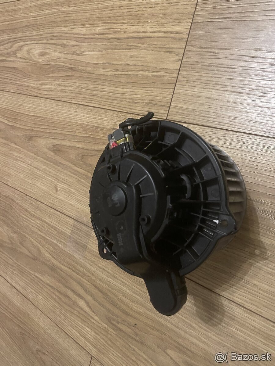 Ventilátor kúrenia Hyundai i30 motorcek F00S3B2474