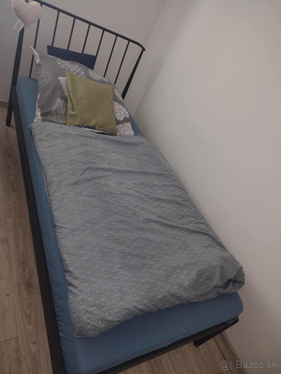 Posteľ