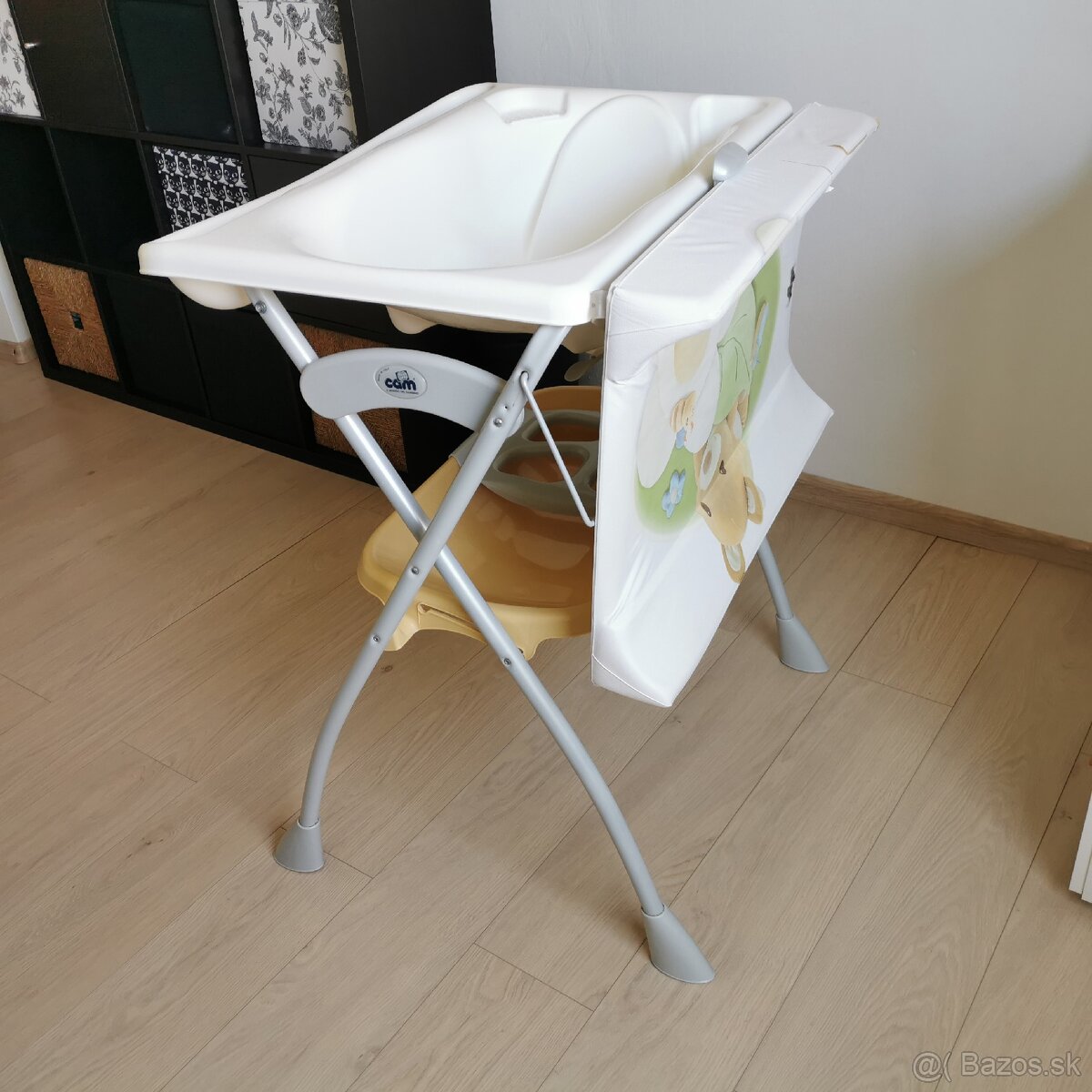 Vanička so stojanom a prebalovaci pult v jednom