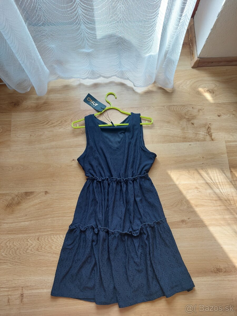 Šaty × S