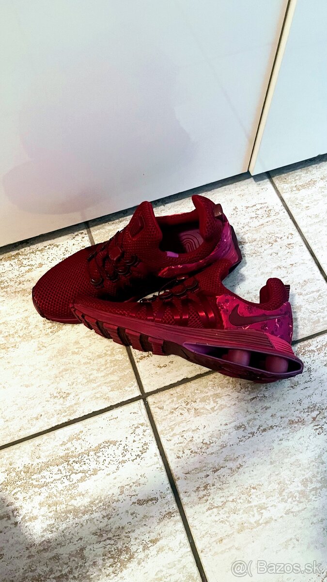 Bežecké tenisky Nike schok