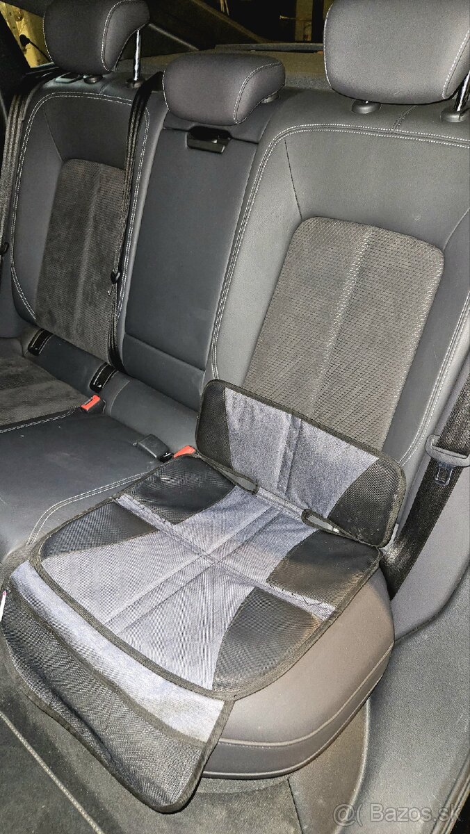 Chránič sedadla do auta pod podsedák