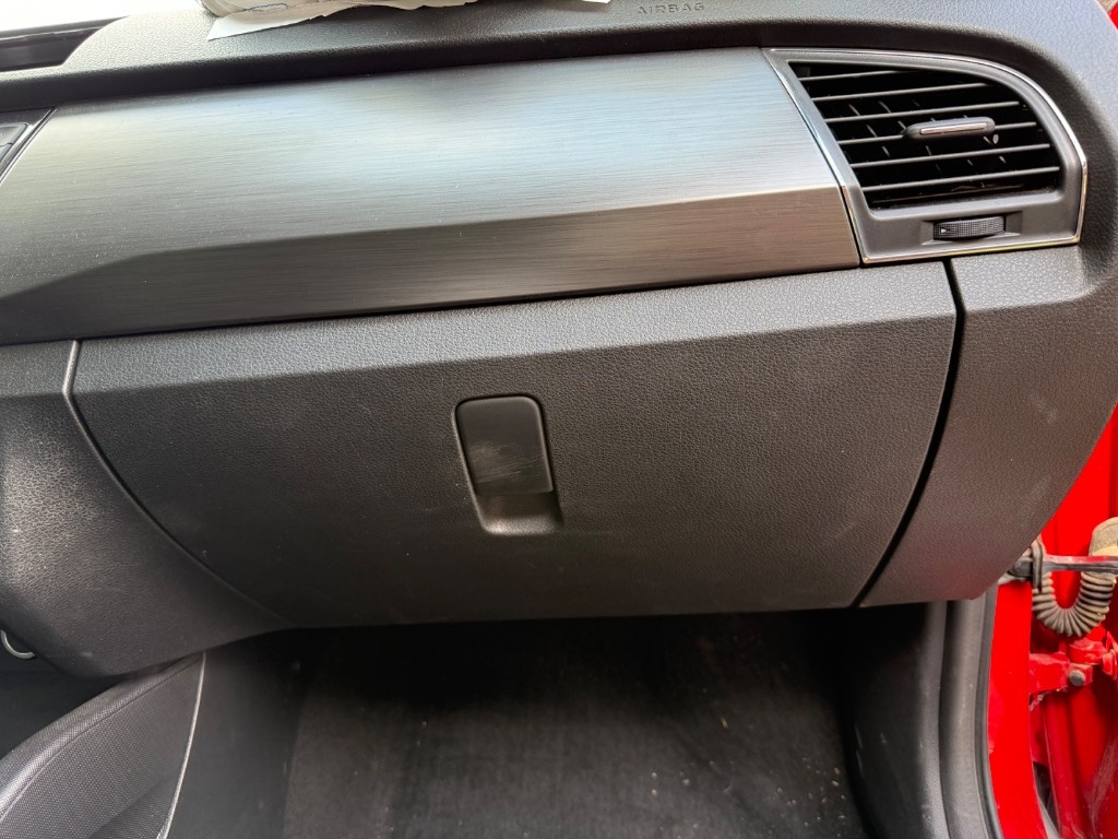 Škoda Fabia III odkladacia skrinka