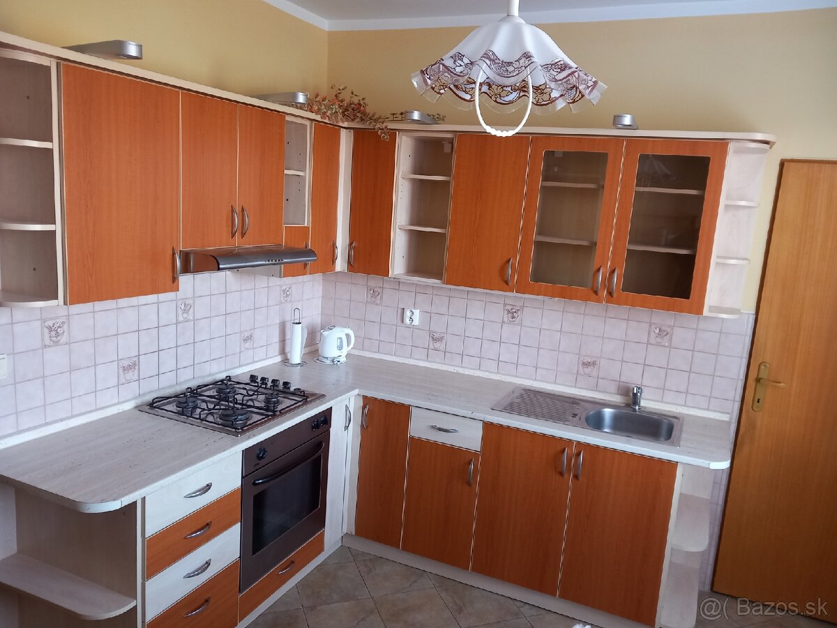 Rohová kuchynská linka