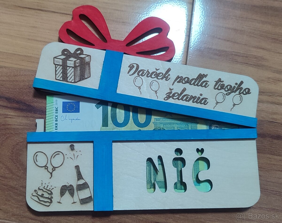 Drevená darčeková karta na peniaze v tvare darčeka NIČ