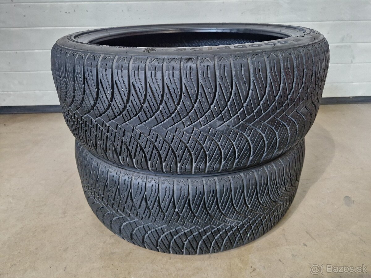Predam celoročne pneu.225/40R19 93W