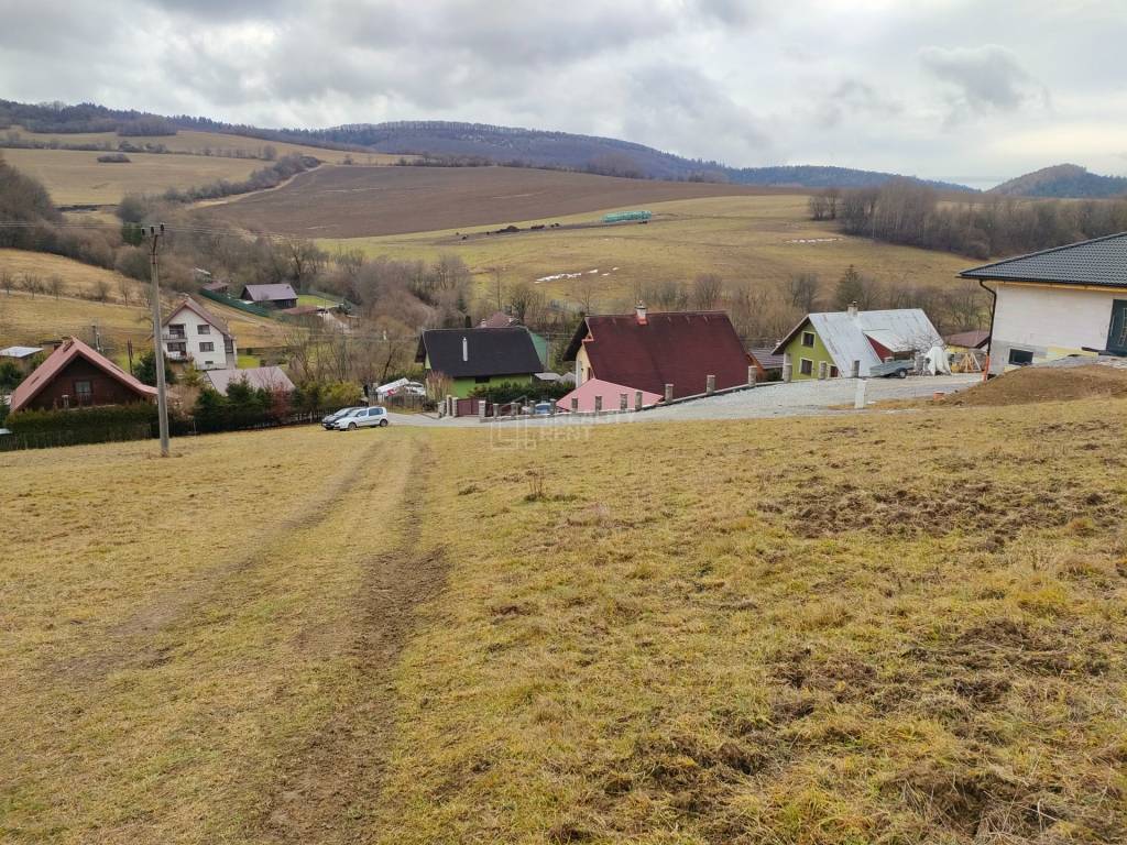Predaj: veľký pozemok na stavbu domu, chaty v Hornom Vadičov