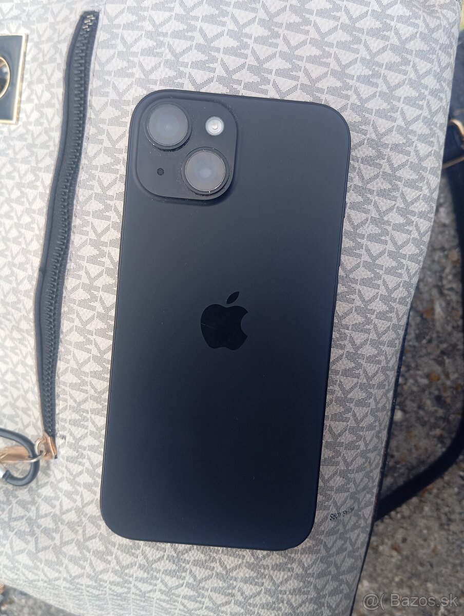 iPhone 15 – krásavec bez škrabanca, len s jedným „EX“ problé