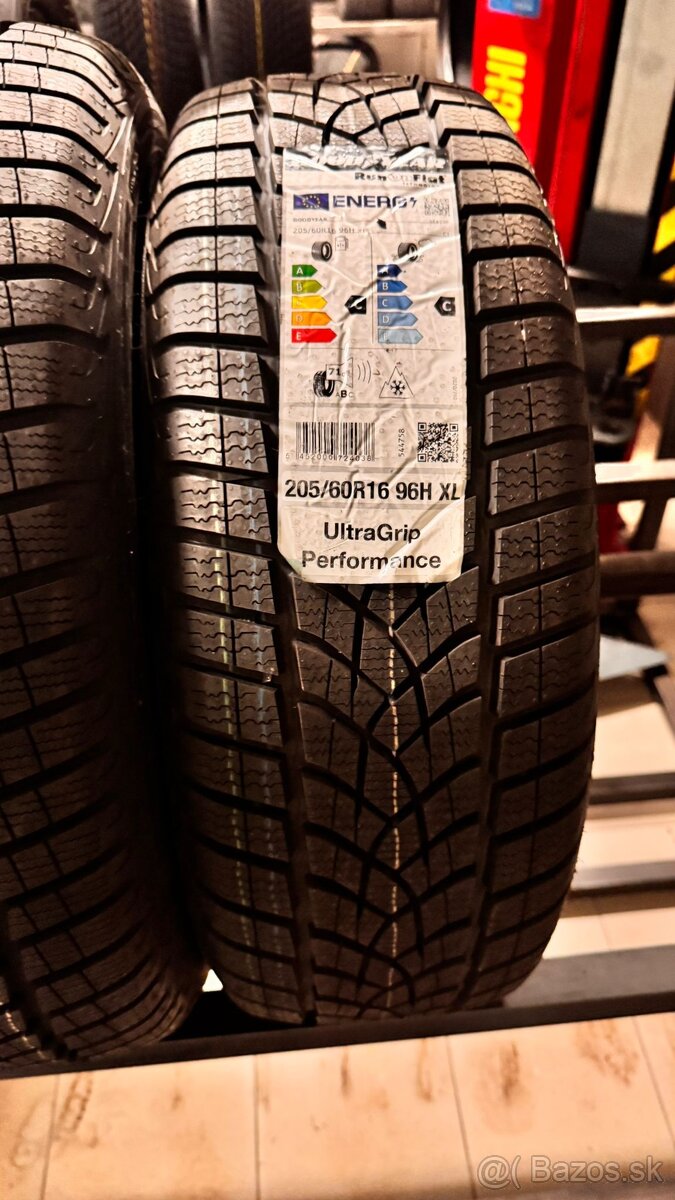Goodyear Ultragrip performance 205/60R16 96H Xl