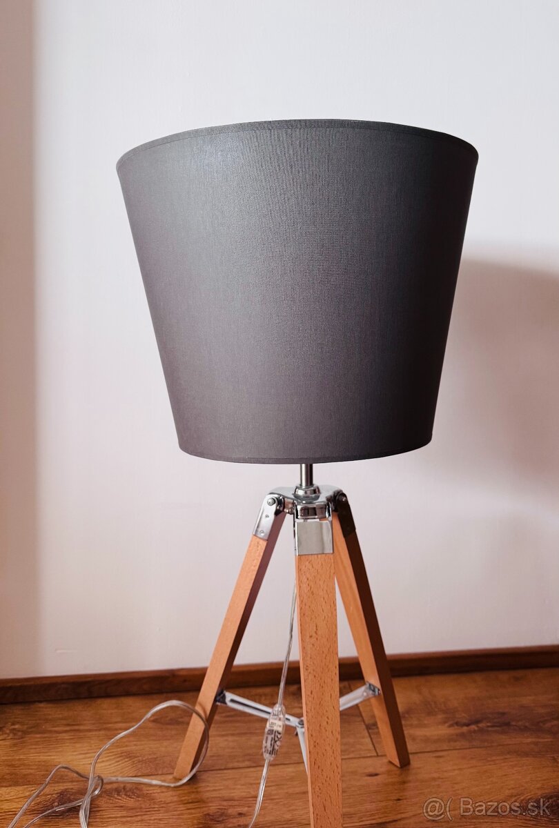 Stojaca lampa