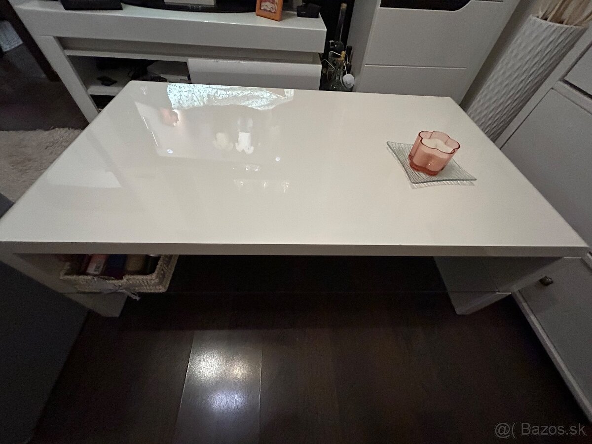 Konferenčný stolík