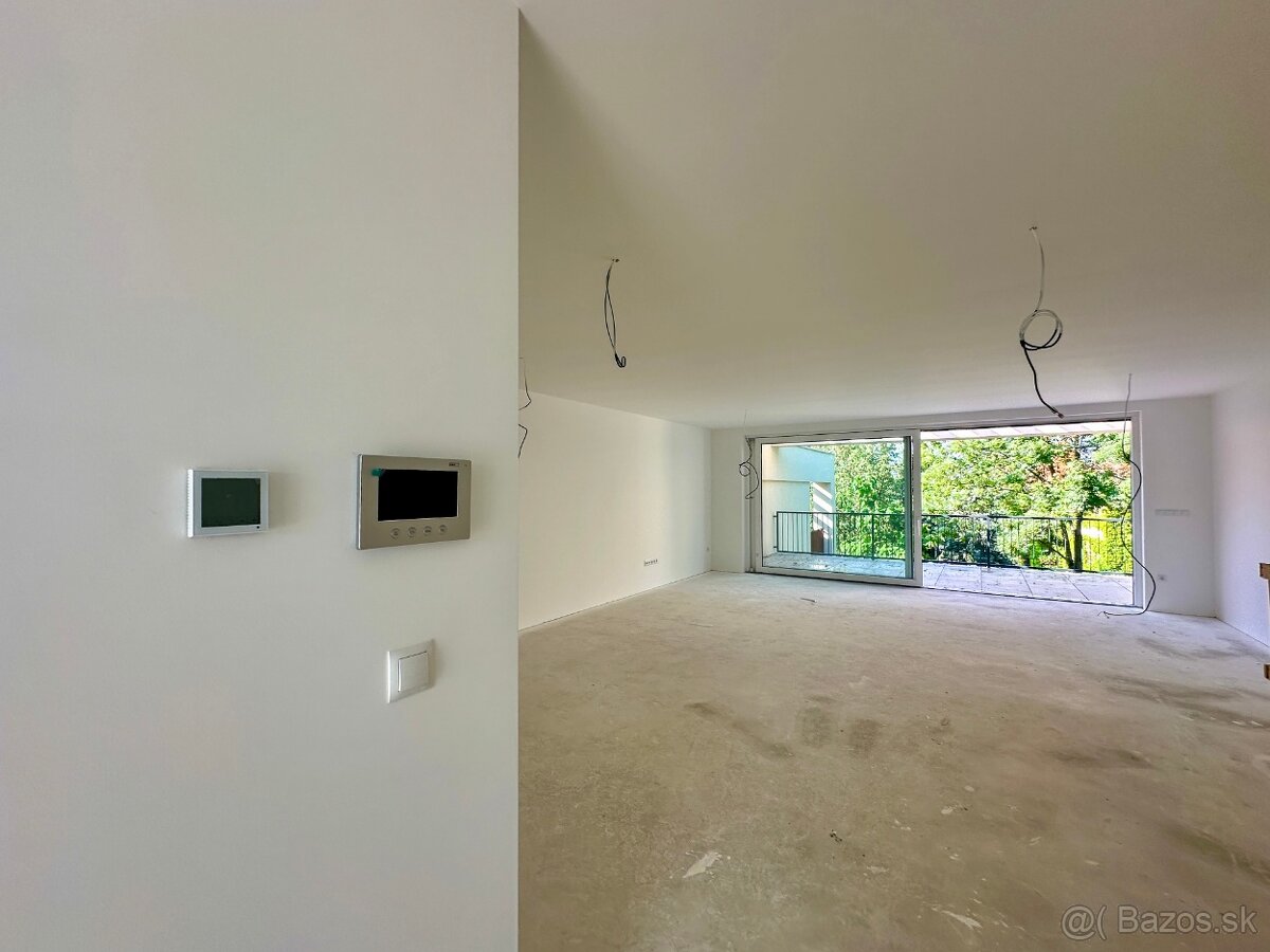 PREDAJ - Apartmán s terasou a parkovaním - Bojnice