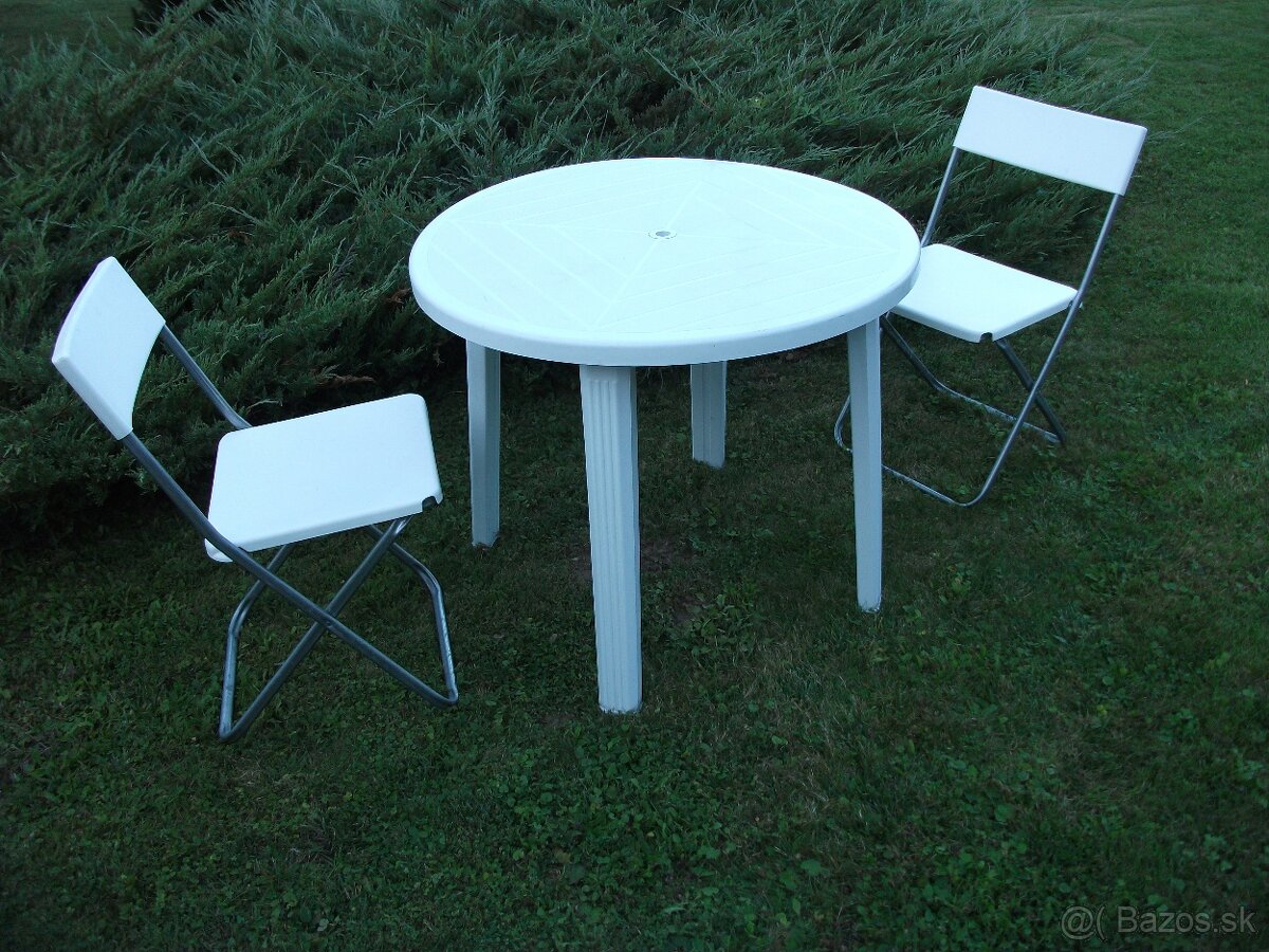 Pekný set-stôl + stoličky-predám lacno.