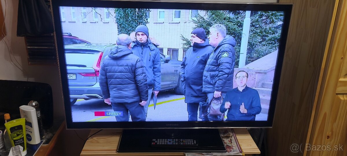 Predám TV Samsung UE40D5000•
