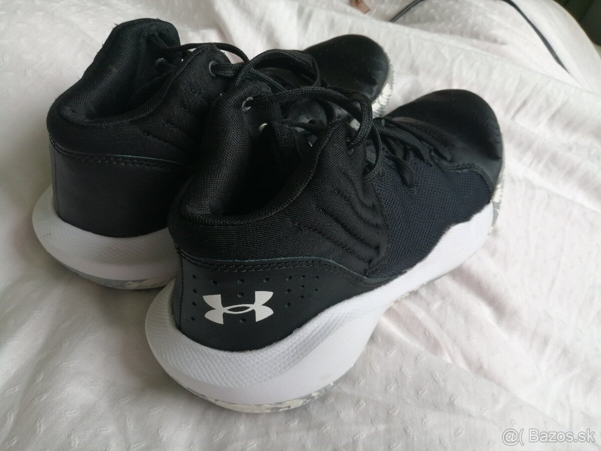 Botasky Under Armour 38