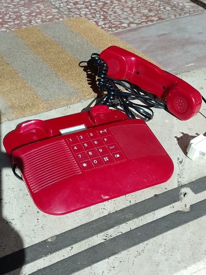 Telefón tlačidlový