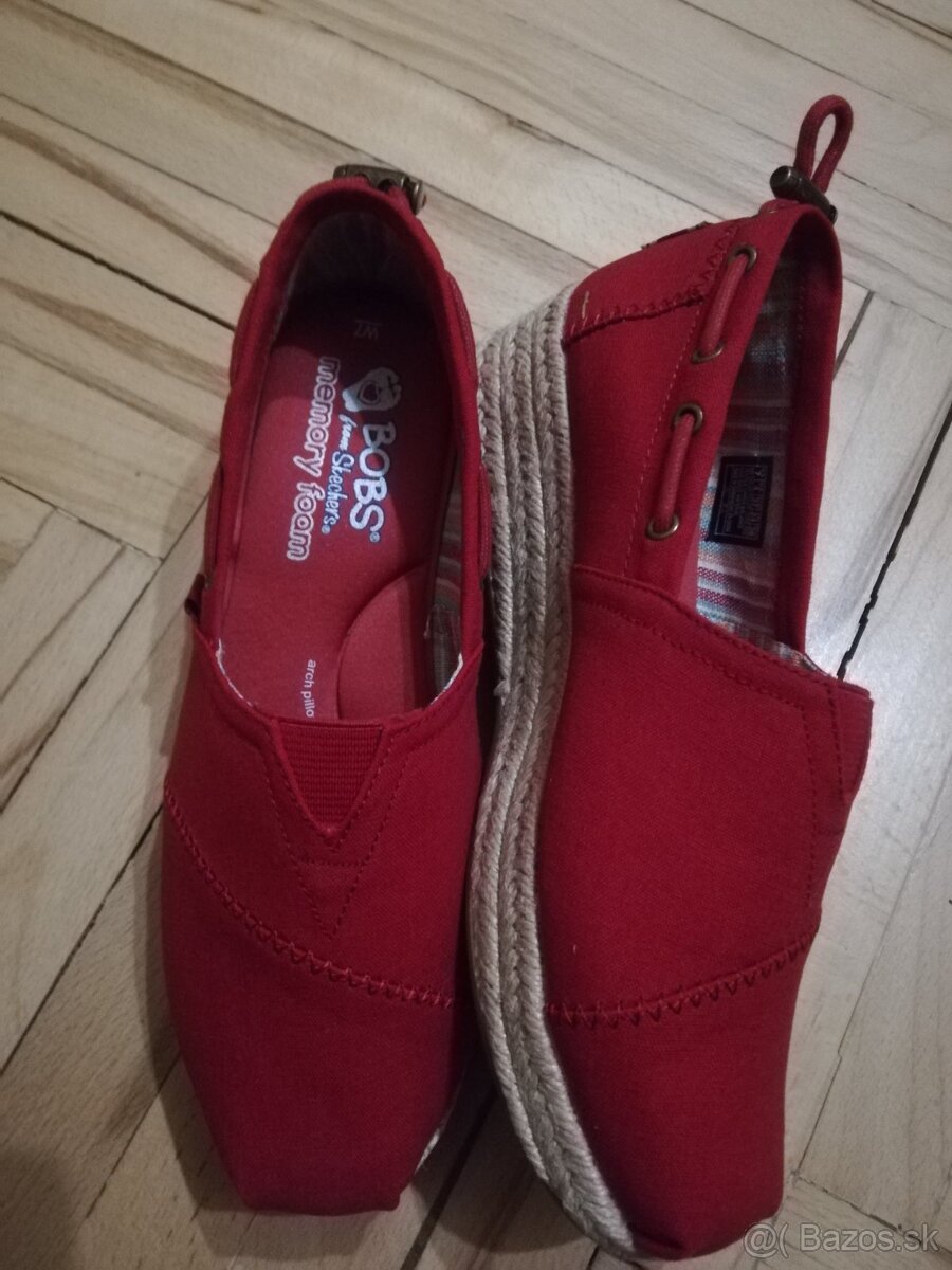 Skechers s pamäťovou penou veľkosť 37