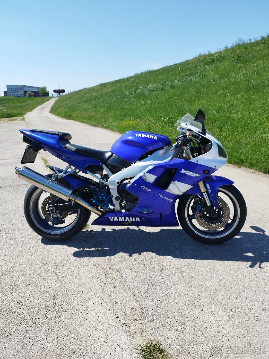 Yamaha R1