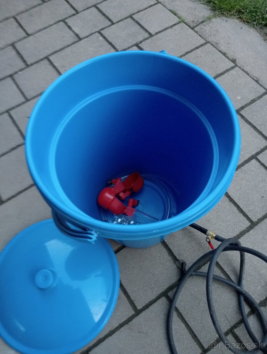 Predám napájačku.