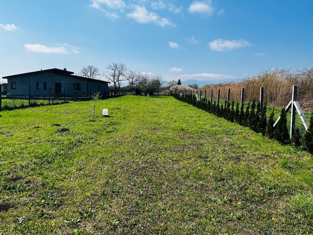 LUKRATÍVNY stavebný pozemok 1008 m2, VT, Záhradná ulica