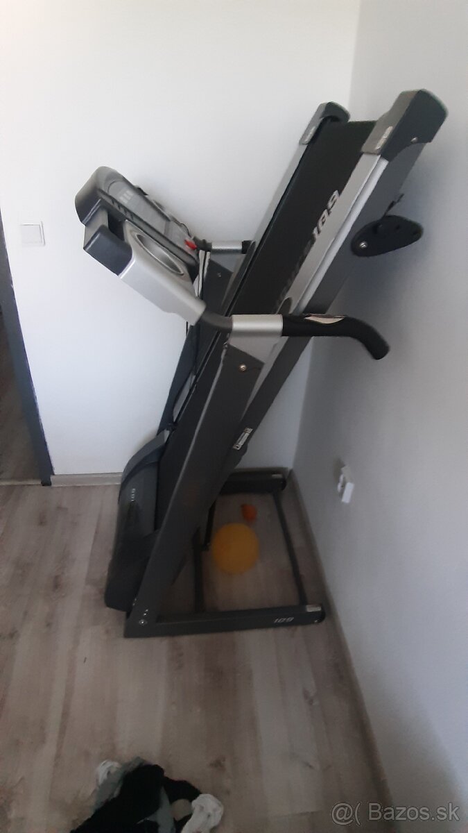 Bežiaci pás