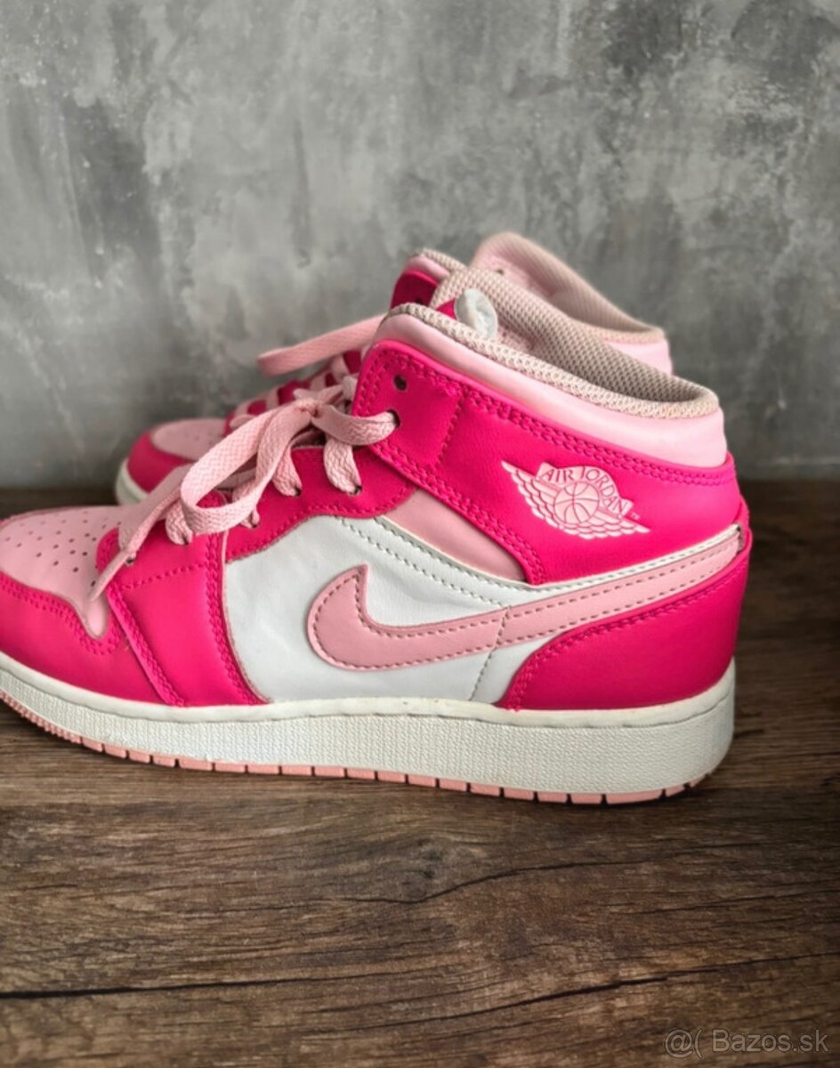 Tenisky Air Jordan 1 Mid