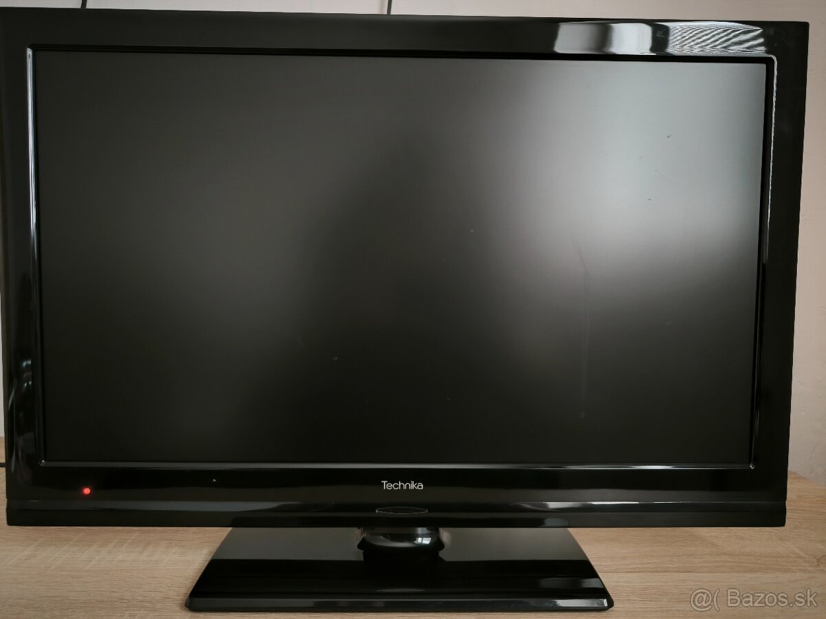Technika TV 24" + anténa + držiak na stenu