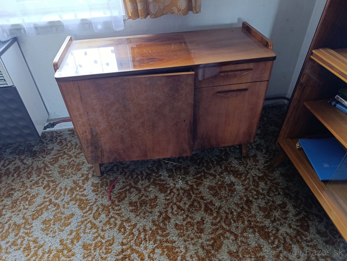 obývacie steny a skriňe