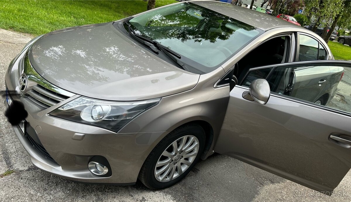 Predam Toyotu Avensis sedan 2.0d 91 kw