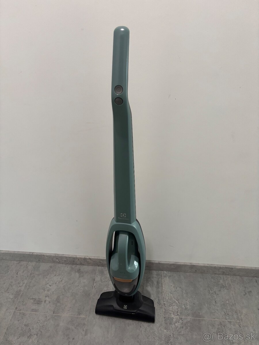 Predám tyčový vysávač zn. Electrolux