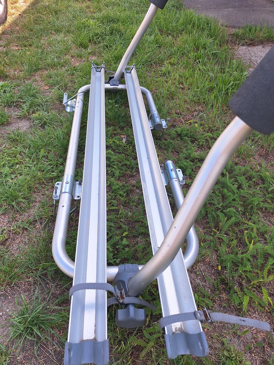 Bicyklovy nosič na karavan