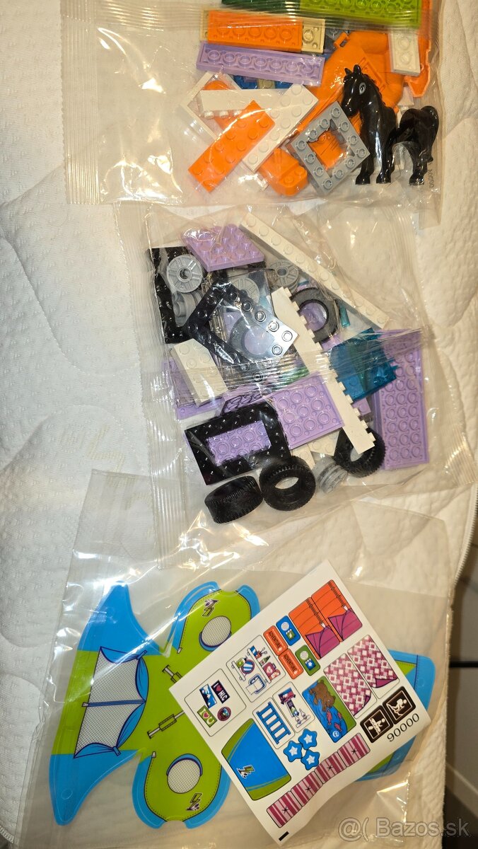 Lego Friends Mia' camper van