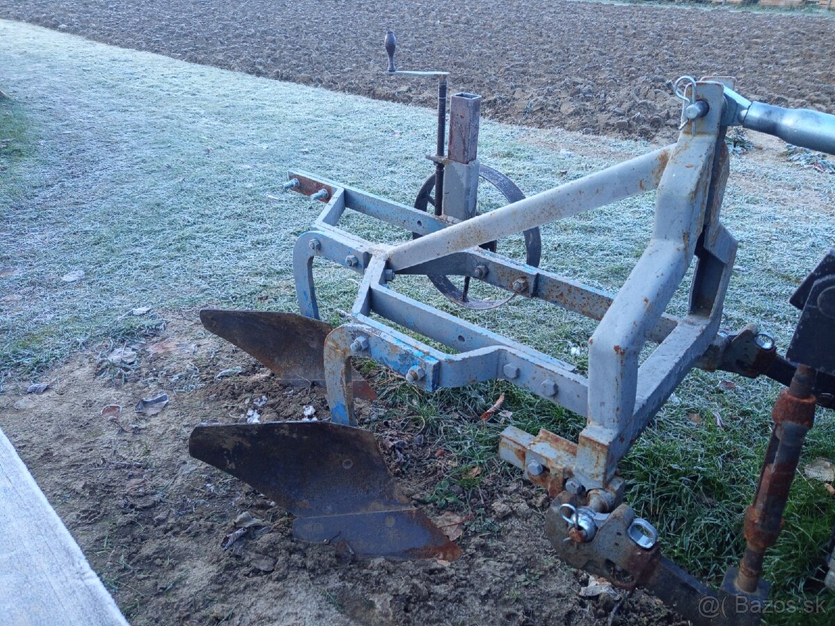 Predam pluh trojak za malotraktor