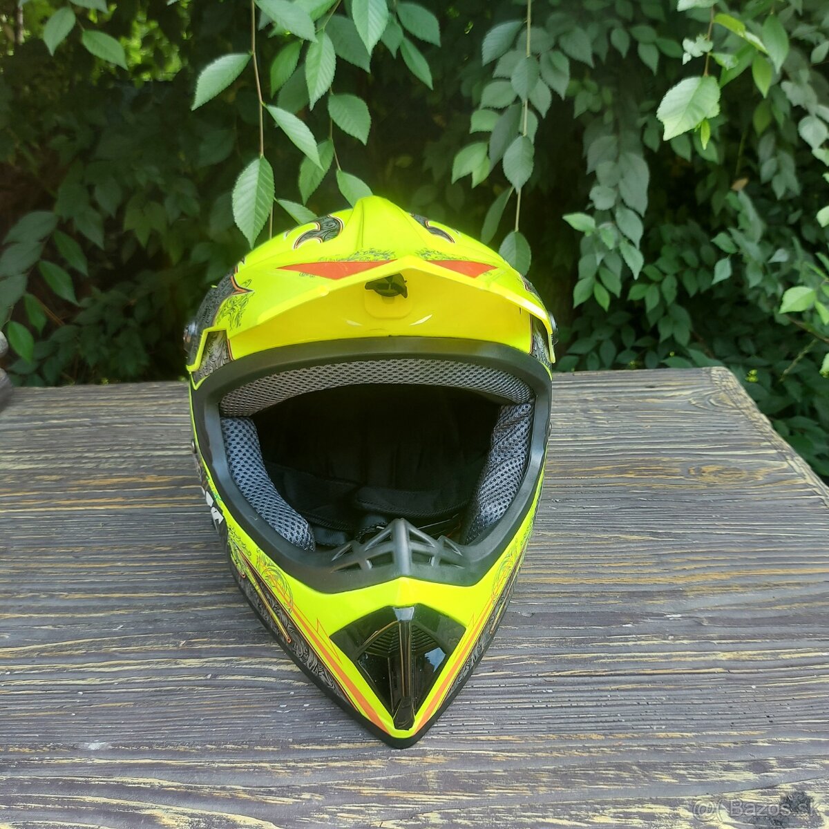 Predám športovú motokrosovú prilbu – veľkosť L