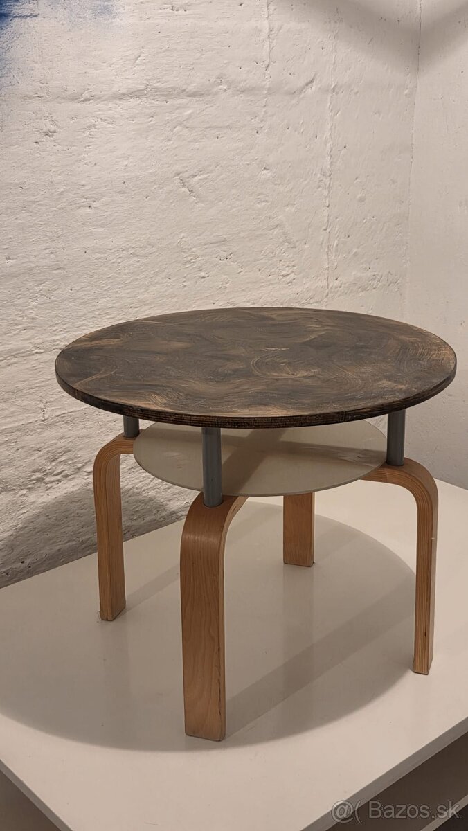 Dizajnovy konferencny stolik