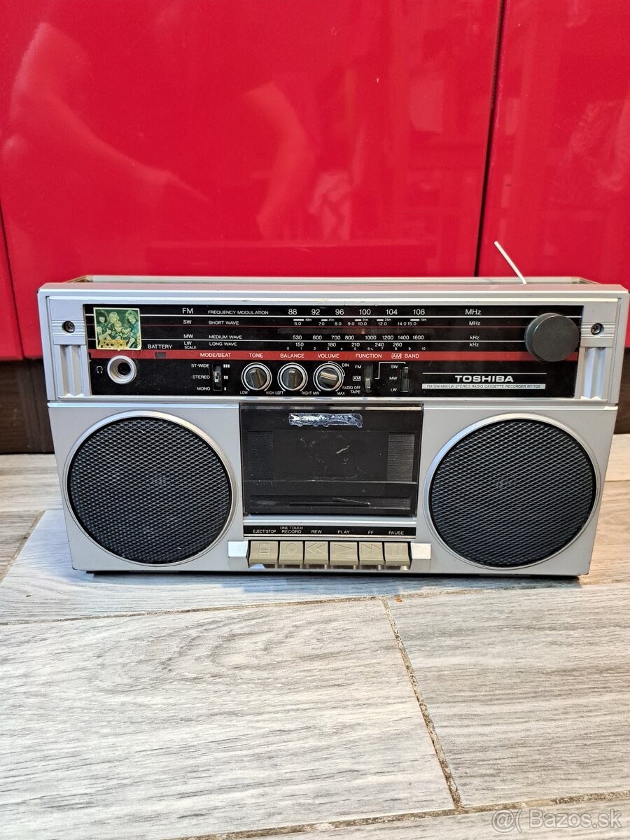 Toshiba rádiomagnetofon.