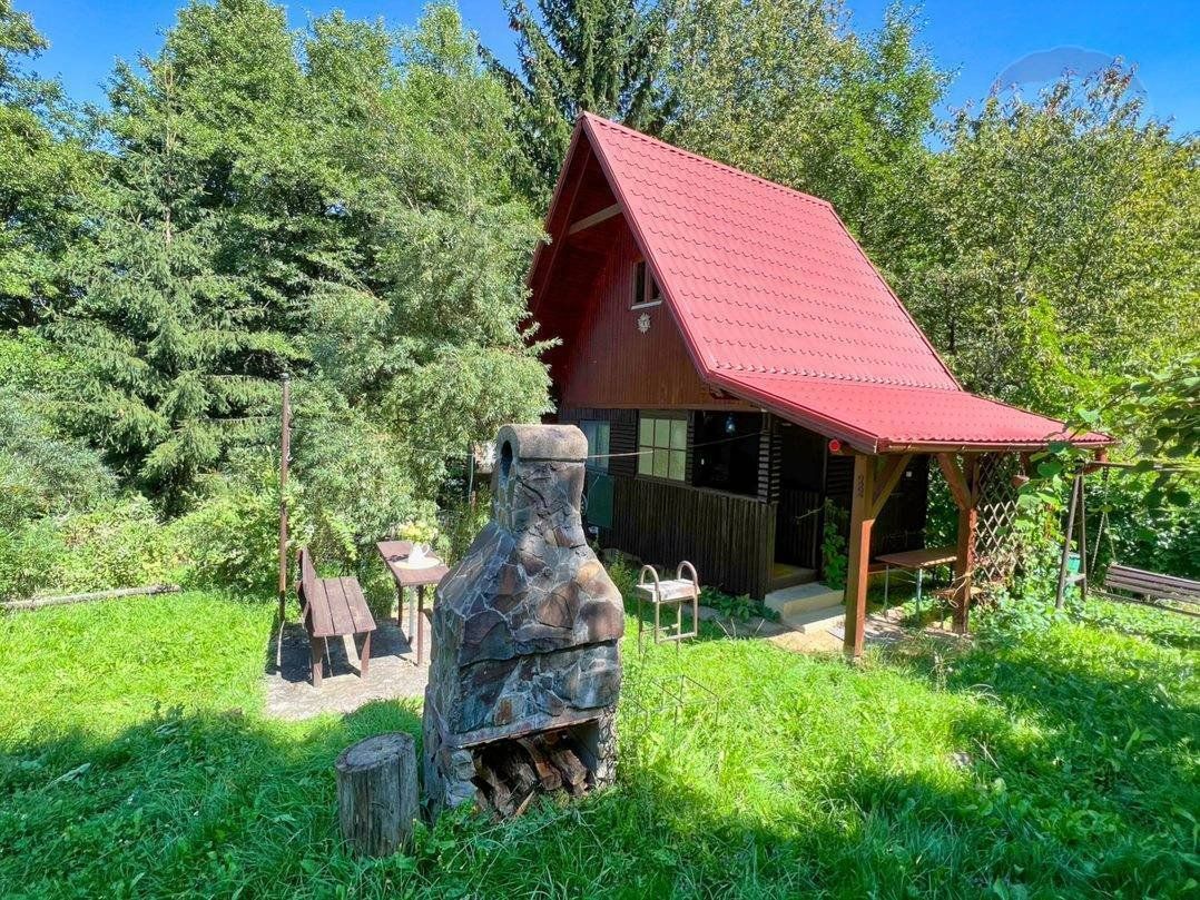 Znížená cena Záhradná chatka so záhradou - Handlová