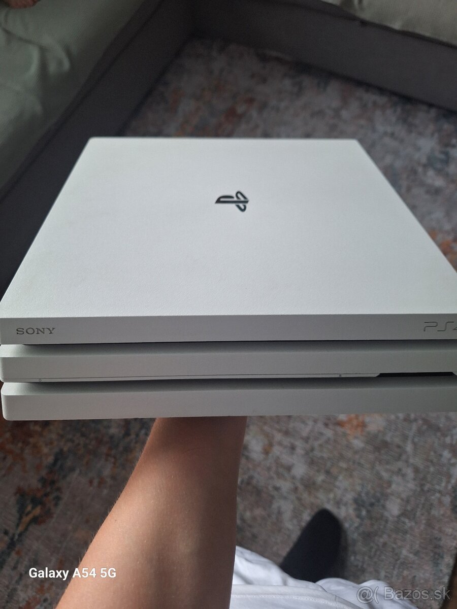 Ps4 pro 1tb +ovladač