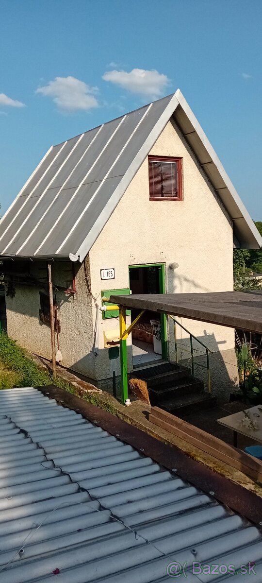 Záhrada s chatkou