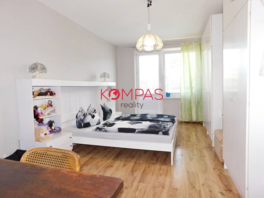 PRIESTRANNÝ 2 IZBOVÝ BYT S BALKÓNOM - SÍDLISKO ZÁPAD