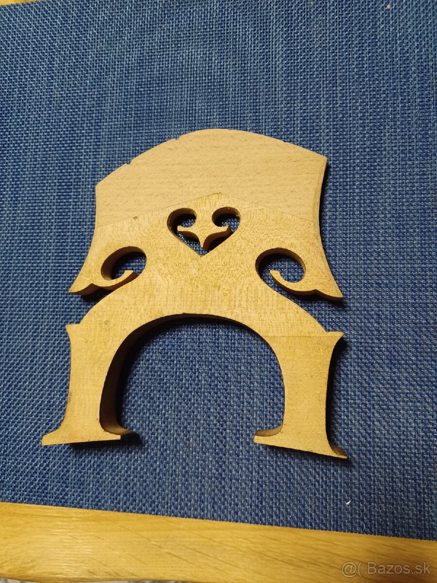 Kobylka na kontrabas