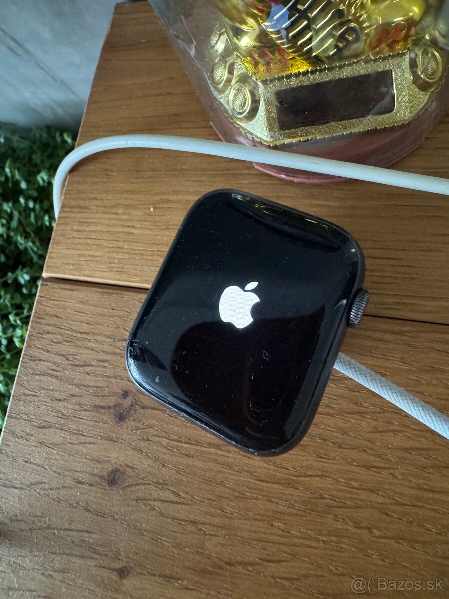Predám Apple Watch 4 44mm