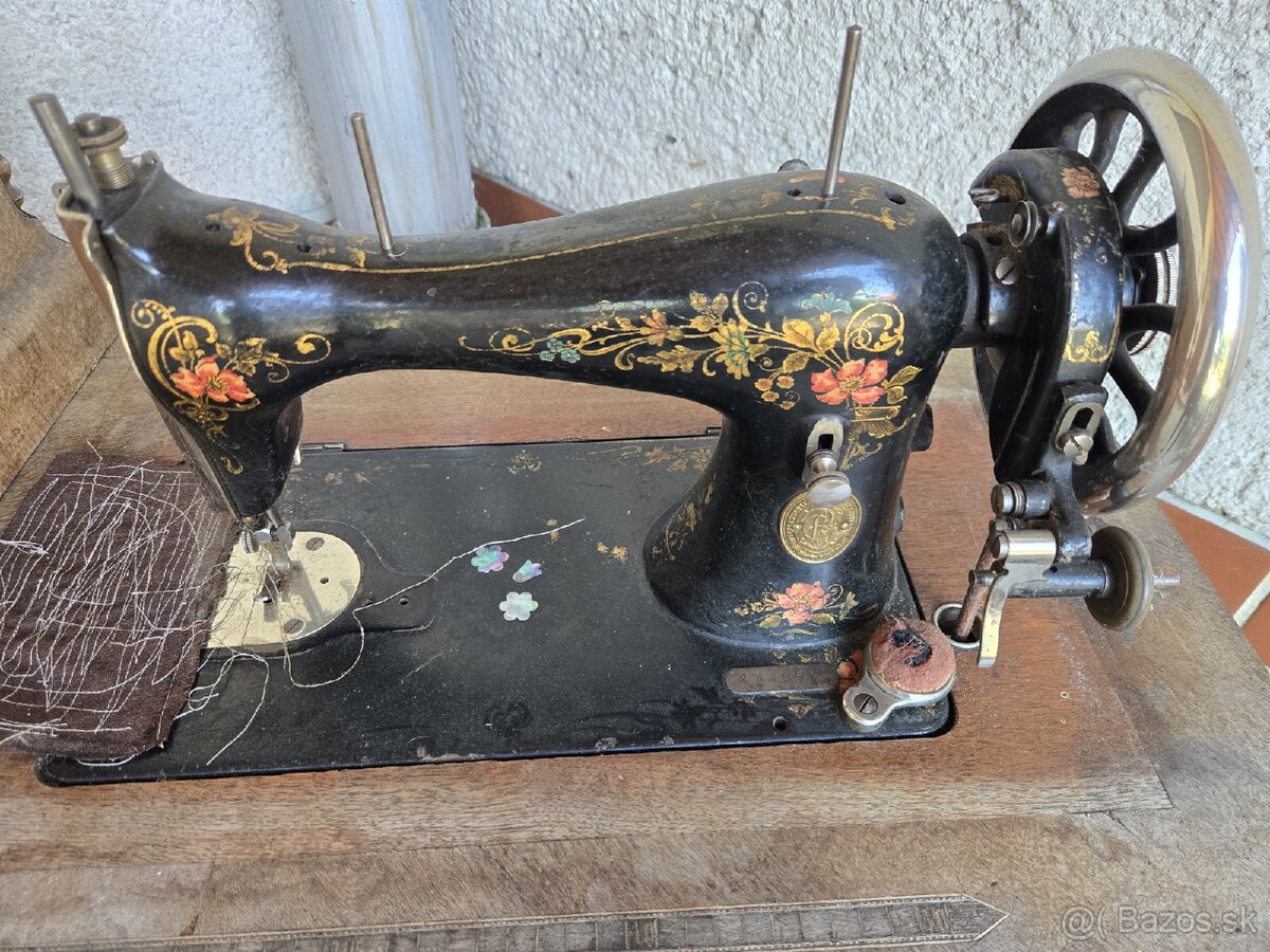 Starožitný šijací stroj funkčný